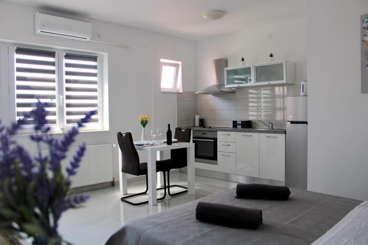 Toni Apartment Drnis