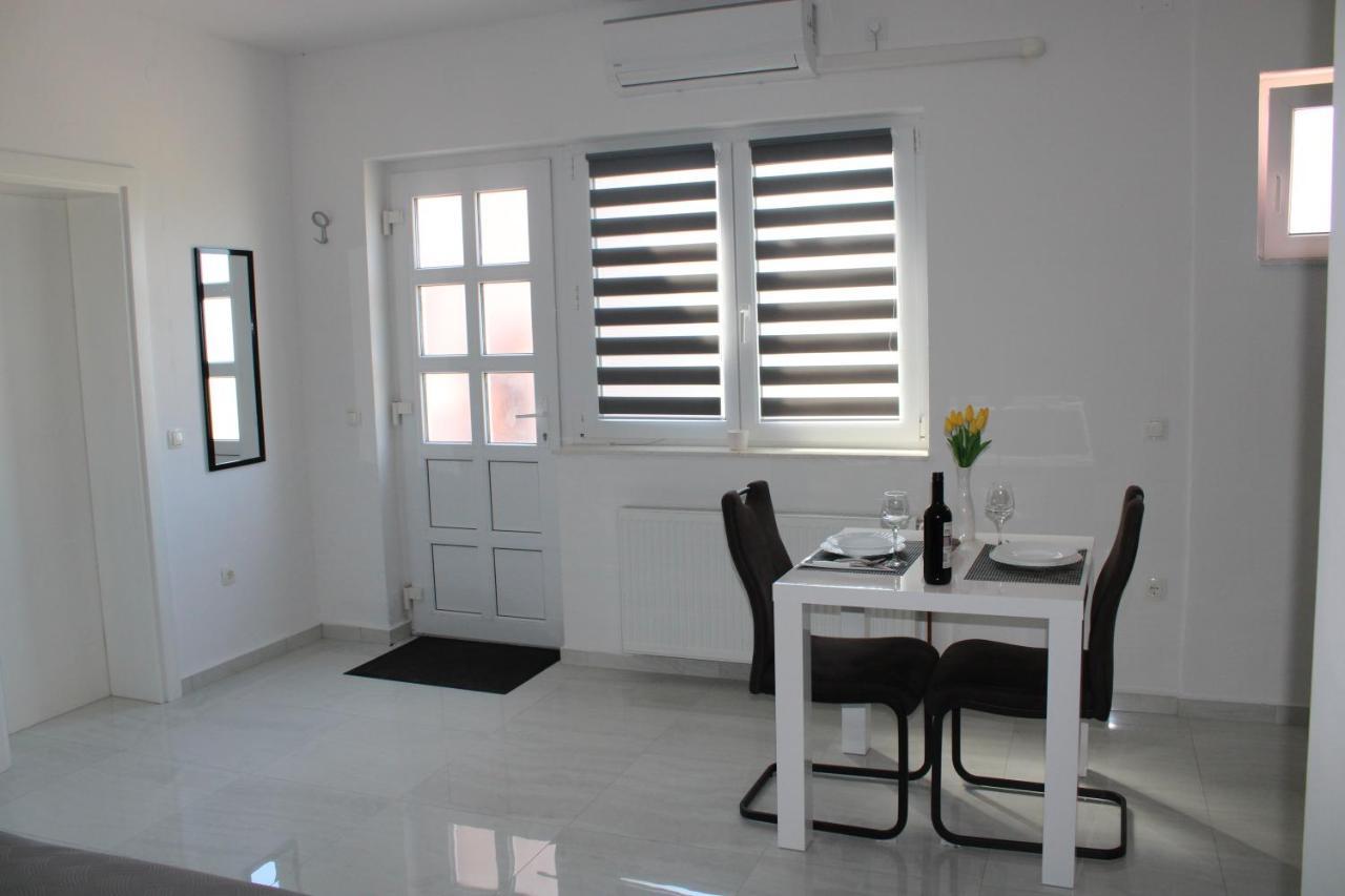 Toni Apartment Drnis