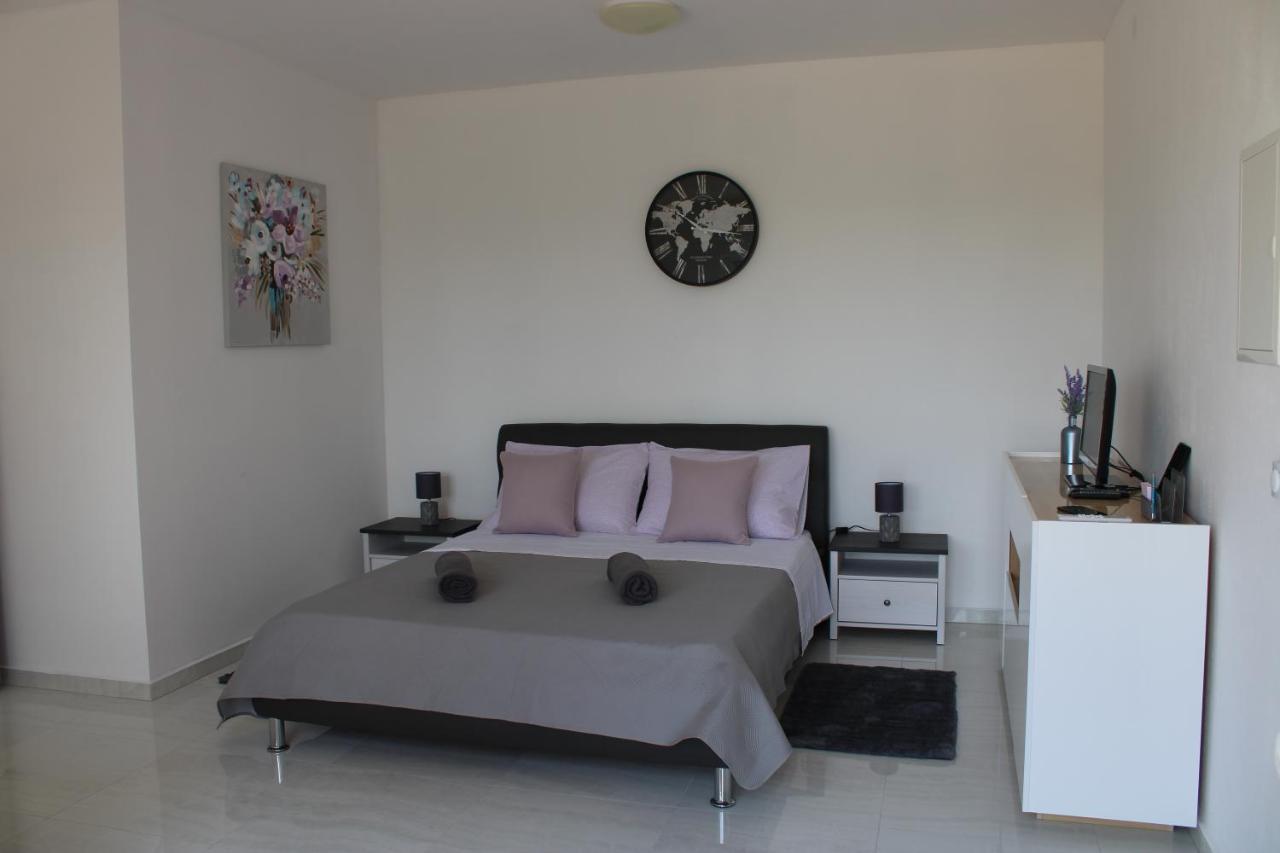 Toni Apartment *